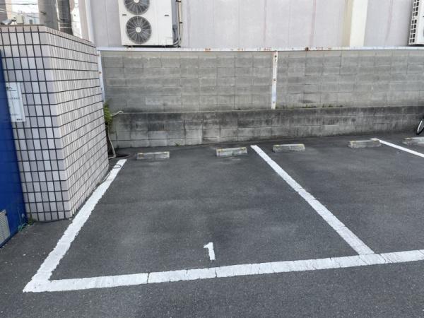 クイーンライフＩＭＡＺＵ　駐車場　