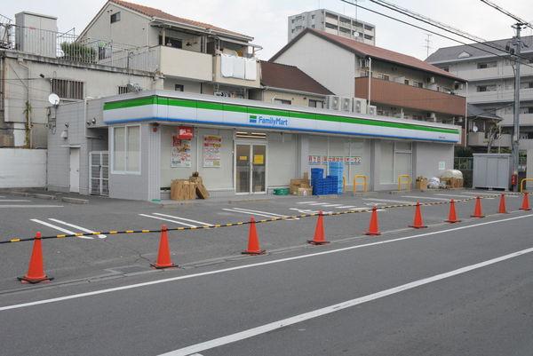 トリアノン東中浜　ファミリーマート東中浜六丁目店（コンビニ）／343m　