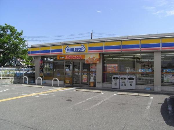 　ミニストップ東大阪東鴻池町店（コンビニ）／807m　