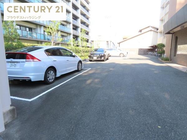 サンメゾン鶴見緑地　駐車場　